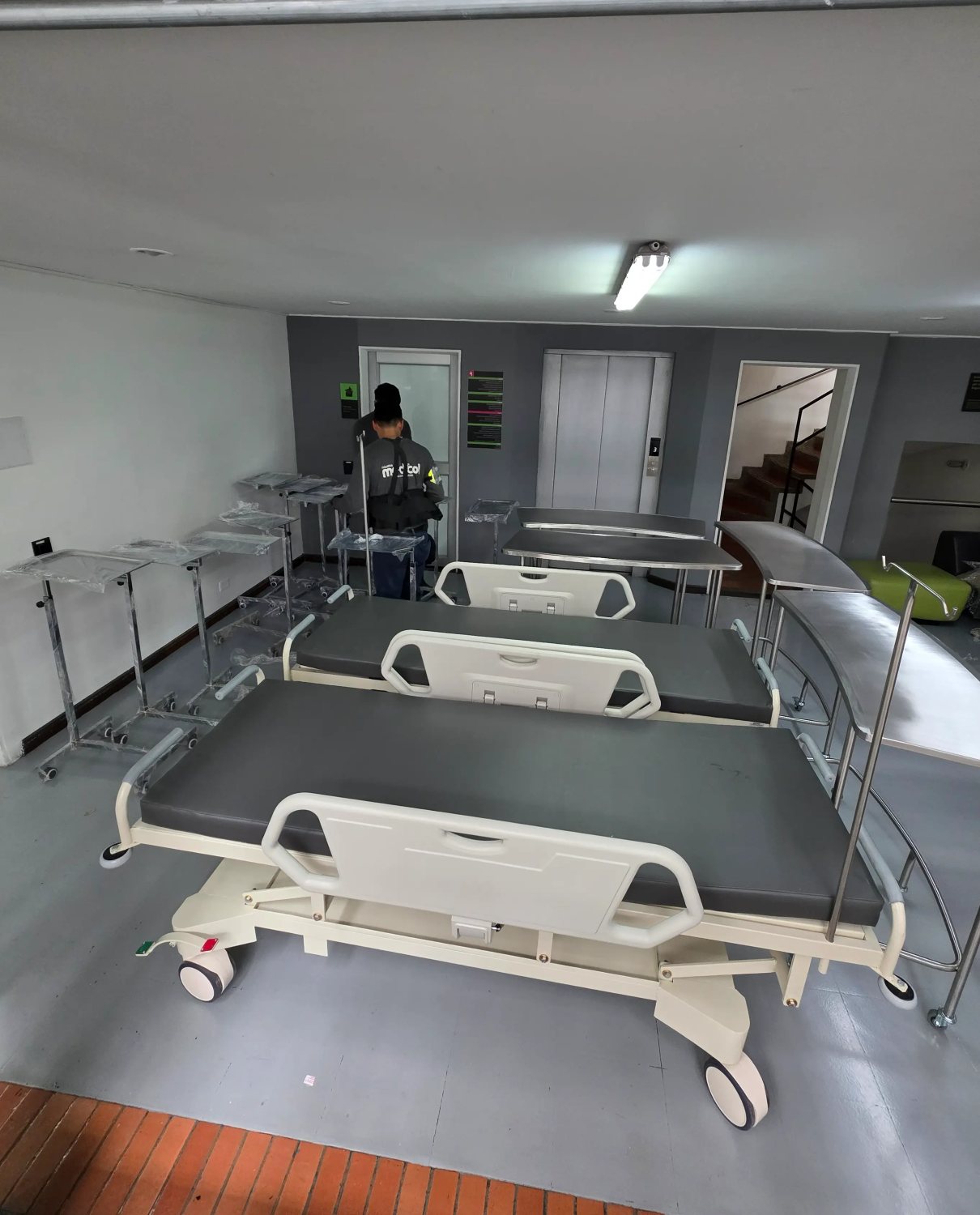 Camillas y mobiliario hospitalario Industrias Medicol en Areandina